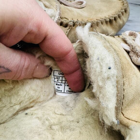 Ugg Dakota Tan Leather Lined Slip On Moccasins Womens Size 8 - Picture 9 of 9